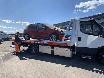 Transport i Fjärås av skrot fordon till bilskrot